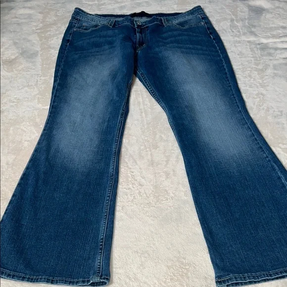 Levi's Women’s Blue Wide Leg Flare Jeans SZ 17 Juniors - Picture 9 of 10